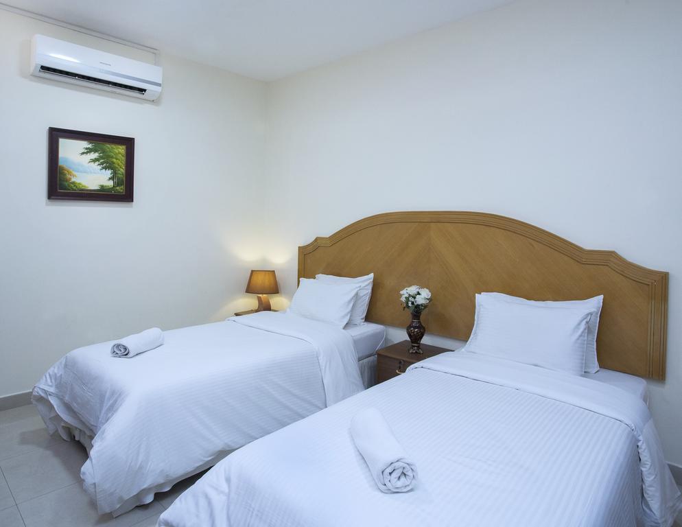 Nuzha Hotel Apartments Маскат Экстерьер фото