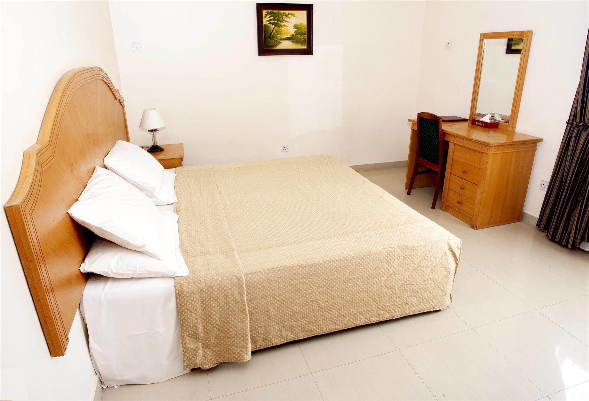 Nuzha Hotel Apartments Маскат Экстерьер фото